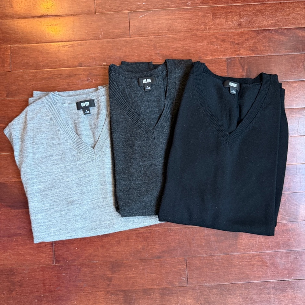 Uniqlo 100% Wool V-Neck Sweater Vest Lot of 3 Grey Charcoal Black Men's Size S
